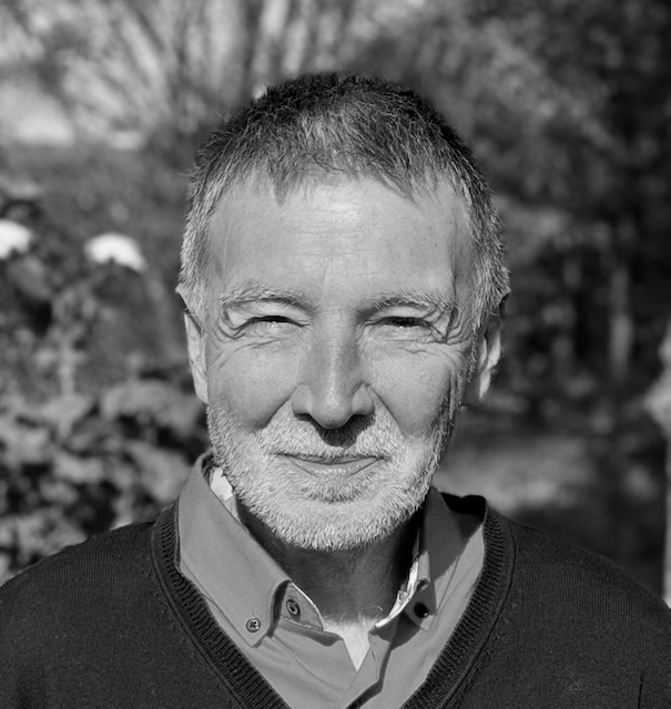 Porträt Thomas Henning schwarz weiß