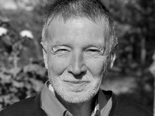 Porträt Thomas Henning schwarz weiß